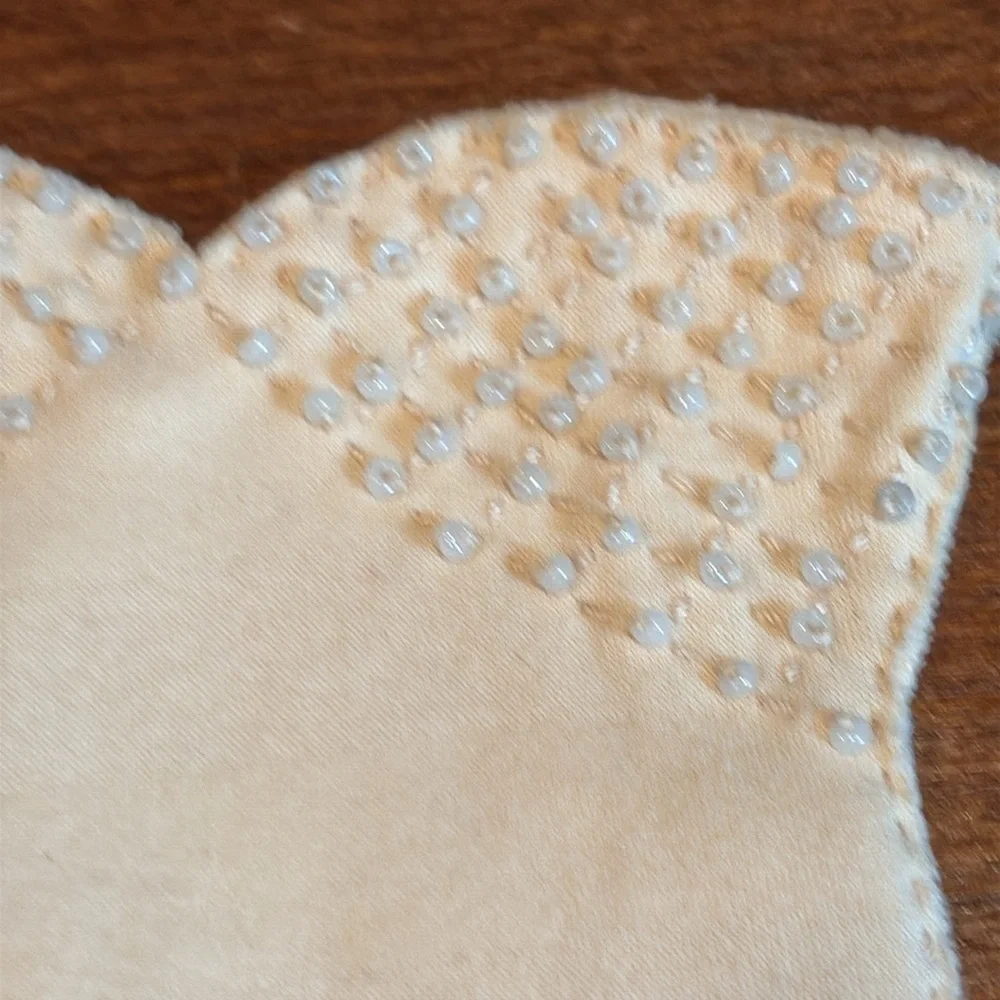 Elegant 50s vintage Cream Gloves Beaded Detail